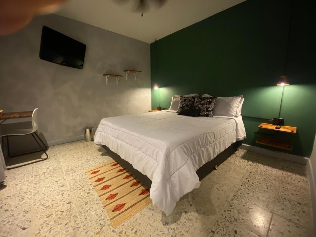 Casa Mosaiko- Local art&design hotel Medellin Bagian luar foto